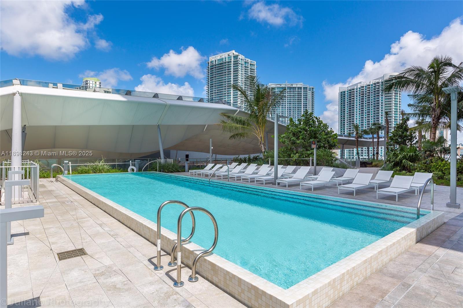 REACH CONDO - Residential