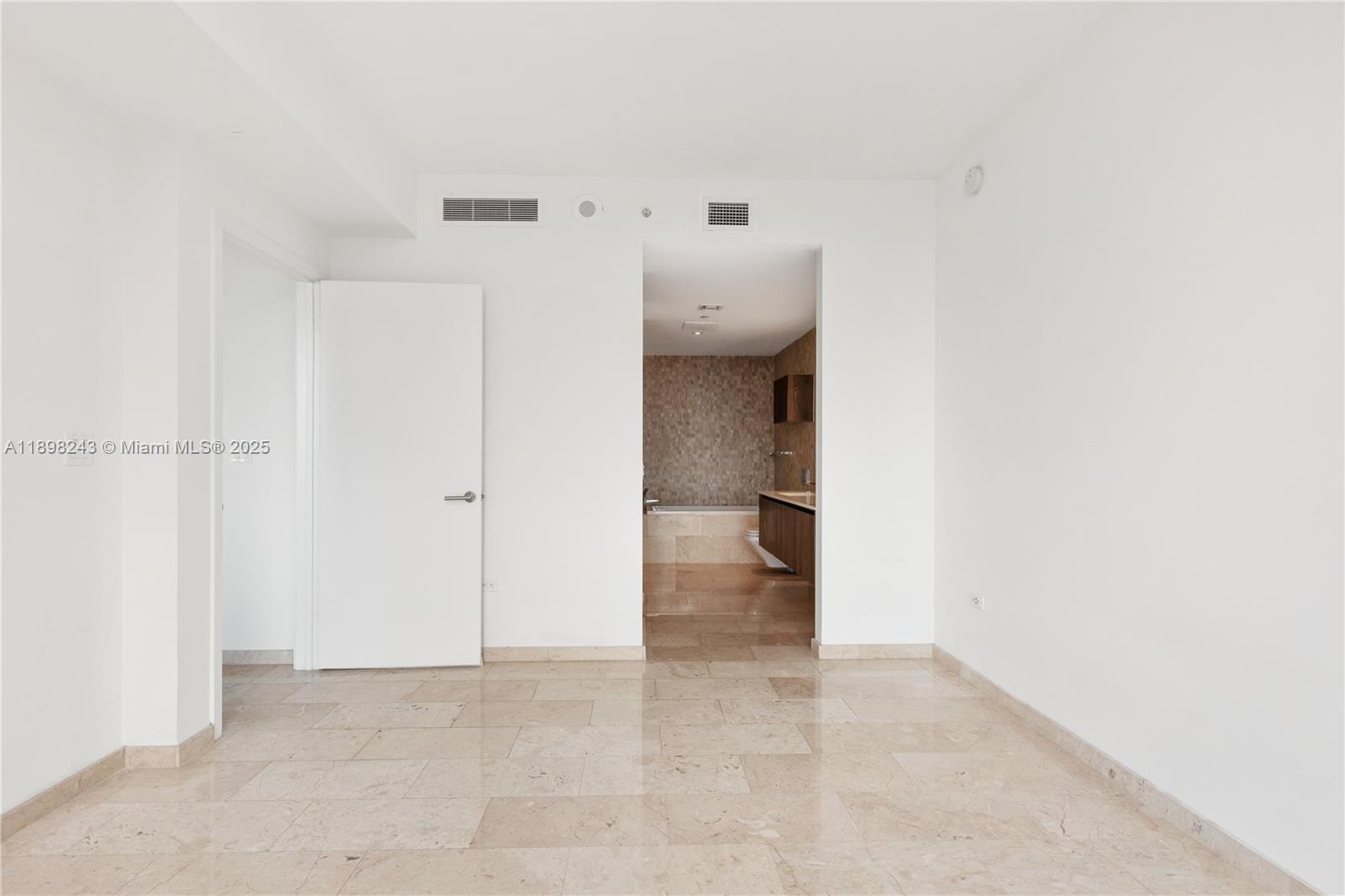 REACH CONDO - Residential