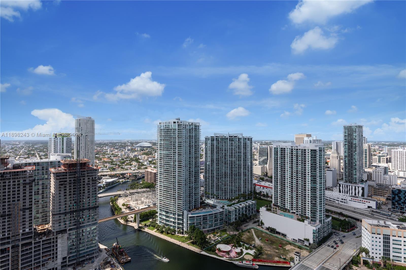 REACH CONDO - Residential