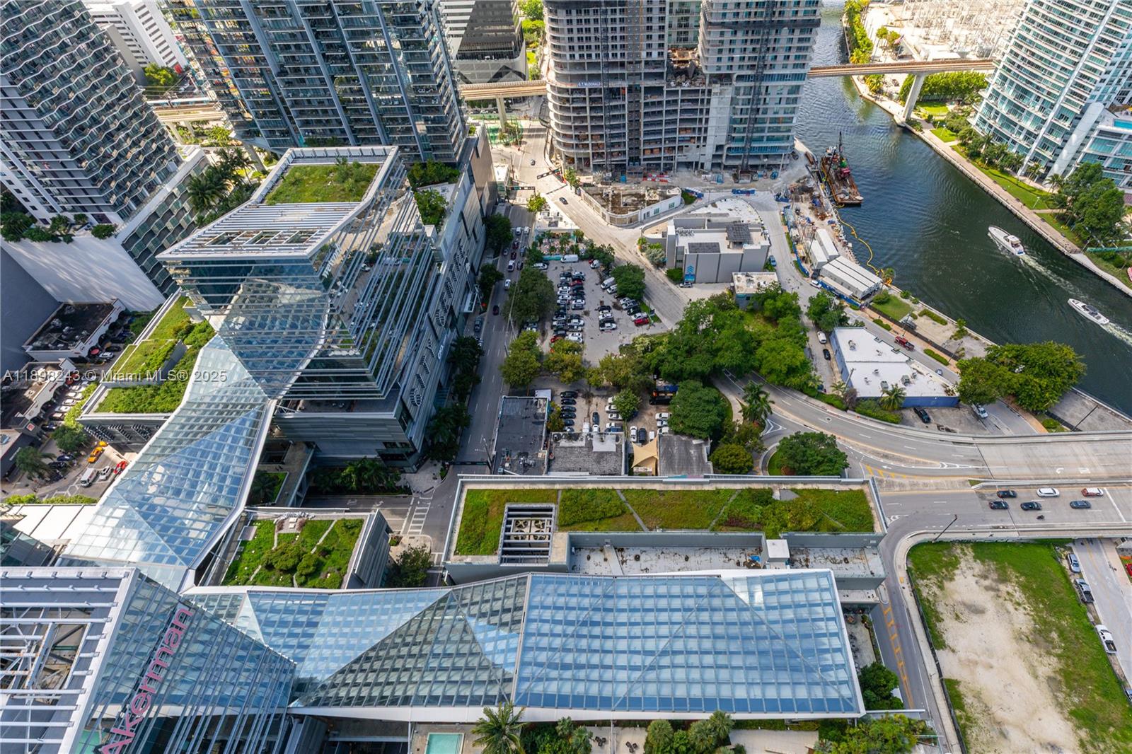 REACH CONDO - Residential