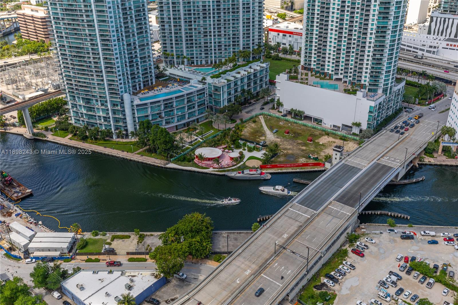 REACH CONDO - Residential