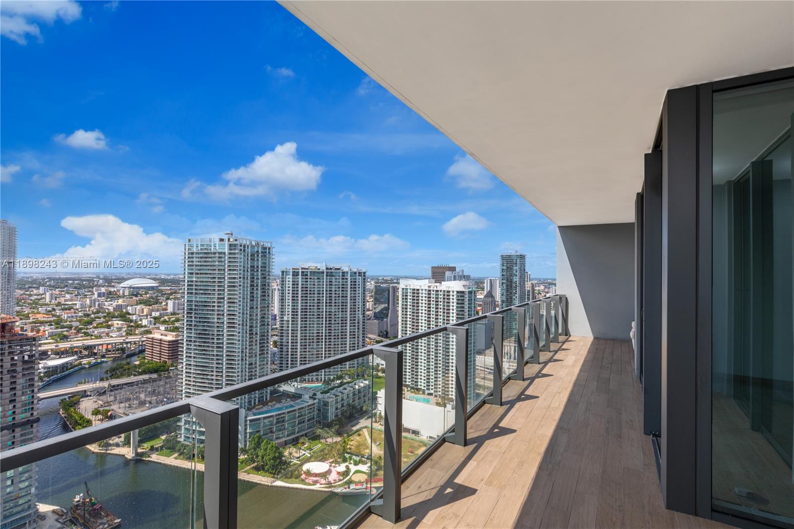 REACH CONDO - Residential