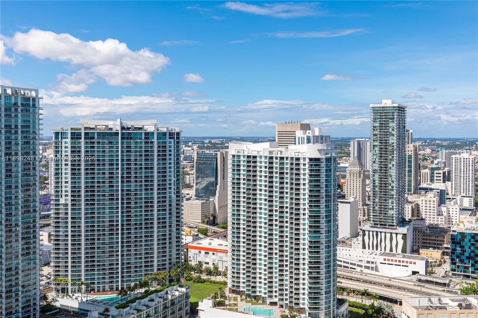 REACH CONDO - Residential