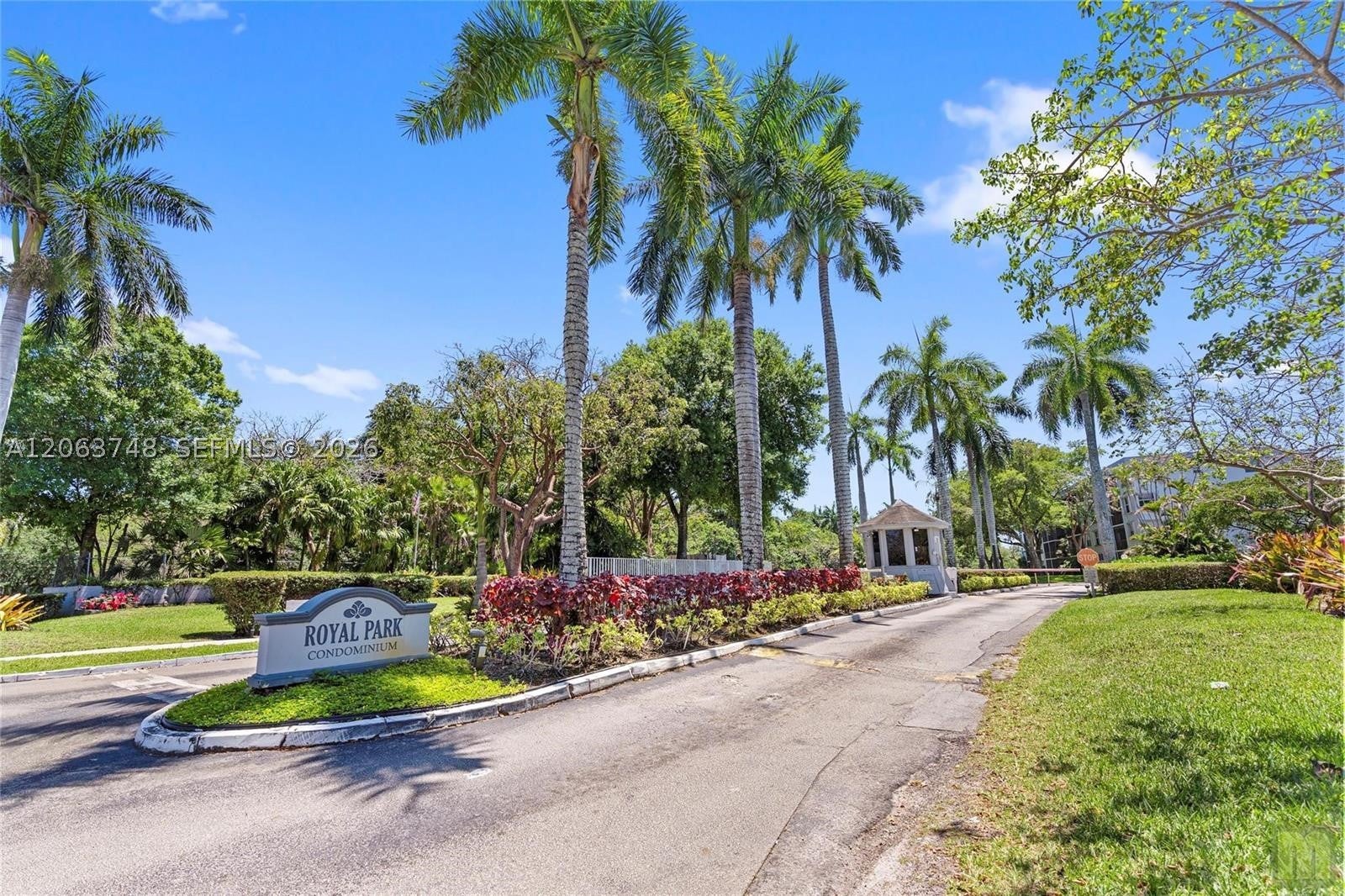 111 Royal Park Dr
