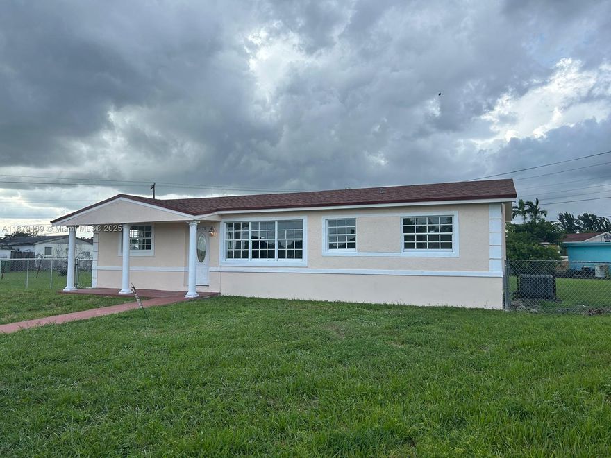 Spacius 4 bedroom 3 bathrooms house for rent.  Big backyard for your entertainment.  1 bathroom has been remodeled, the other 2 partially remodeled. .New stainless steel appliances.