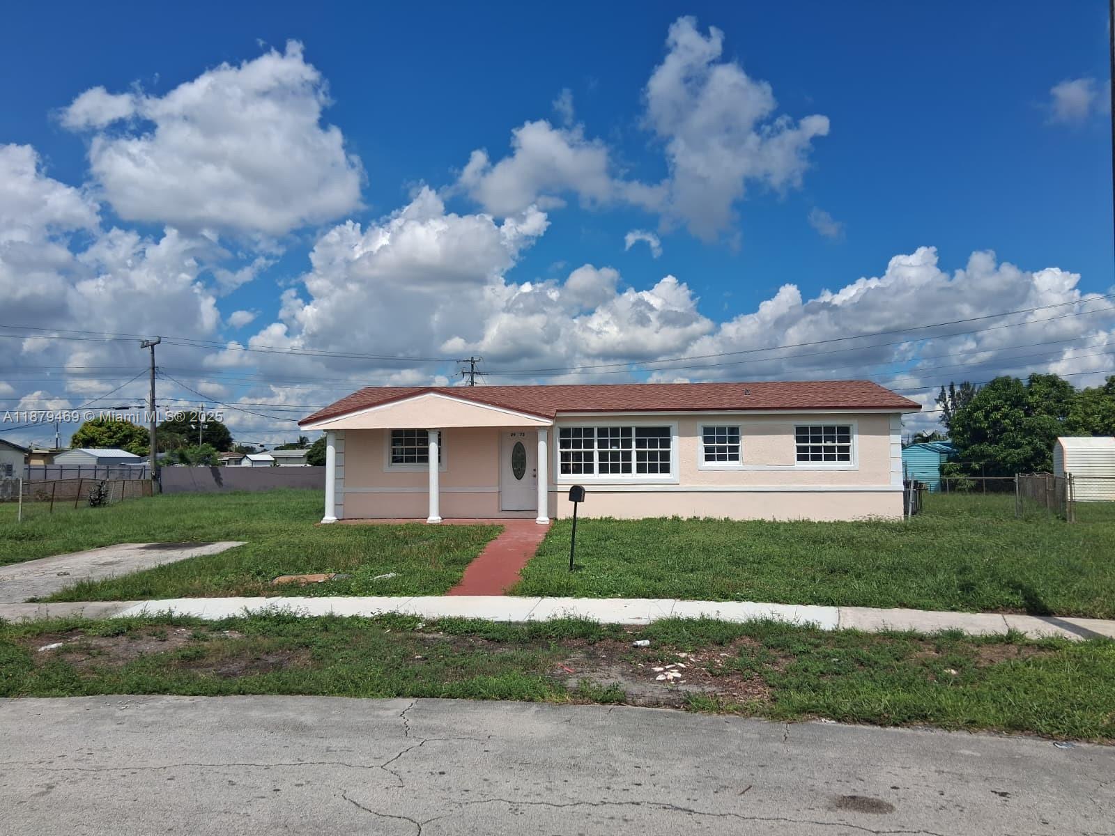 Spacius 4 bedroom 3 bathrooms house for rent. Big backyard for your entertainment. 1 bathroom has been remodeled, the other 2 partially remodeled. A new fence will be installed.