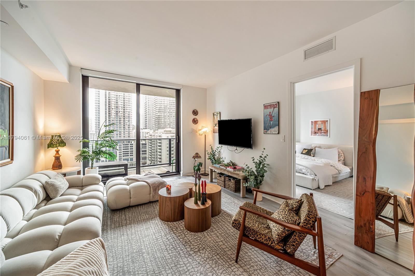 45 SW 9th St 1204