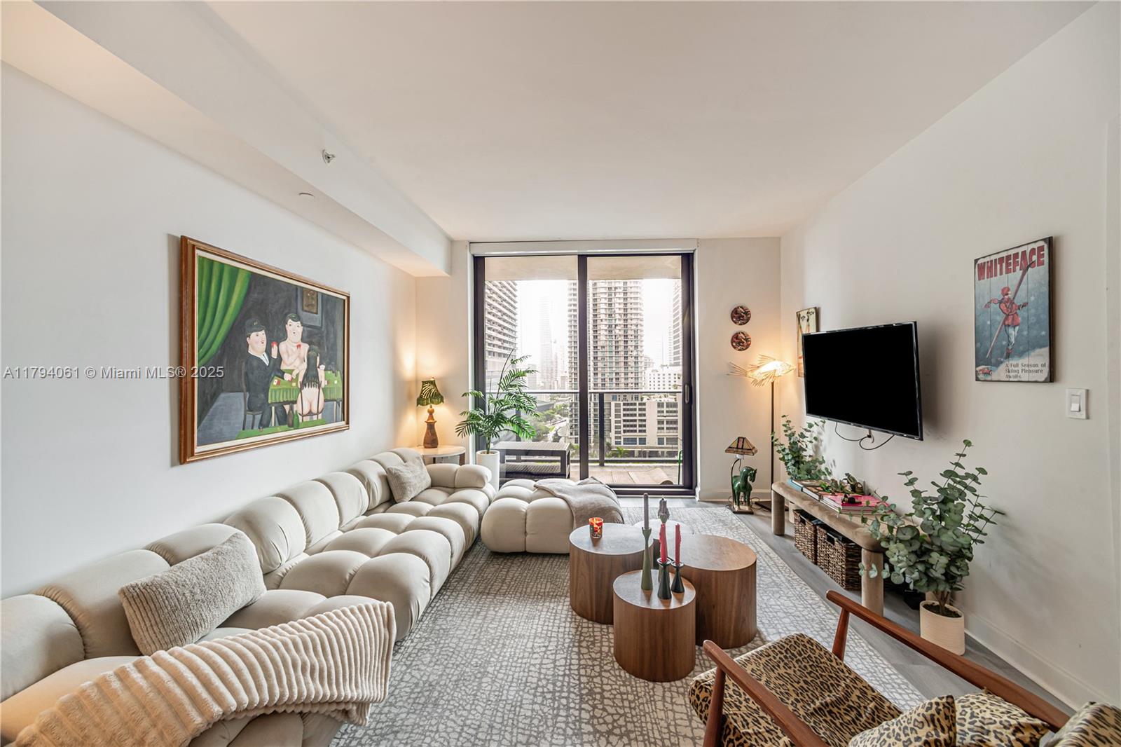 45 SW 9th St 1204