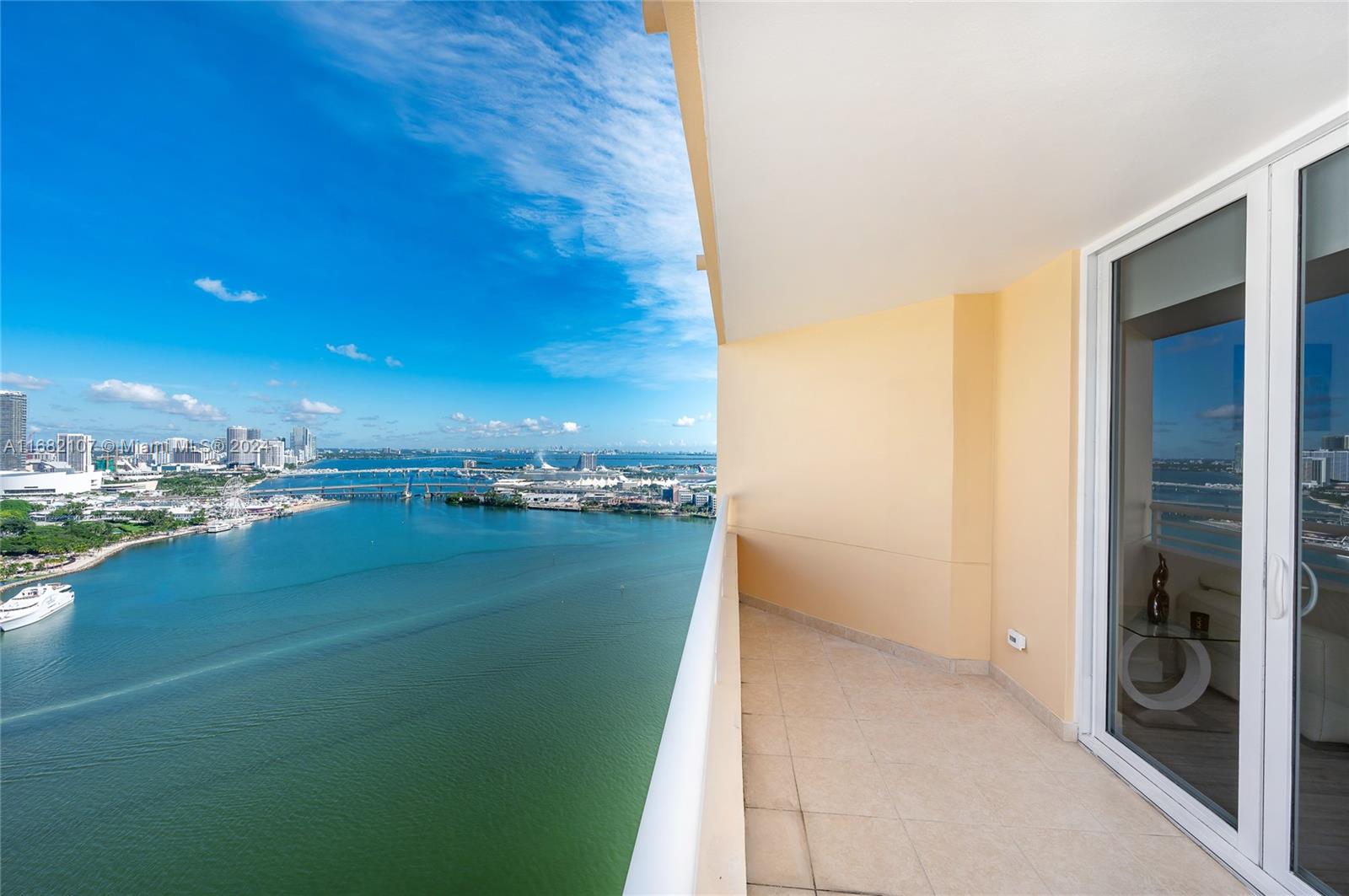 Rental Property at 808 Brickell Key Dr 3403, Miami, Broward County, Florida - Bedrooms: 1 
Bathrooms: 2  - $3,600 MO.