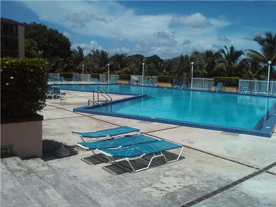 GREAT LOCATED CONDO, PRESENTLY LEASED FOR $ 1175.00 UNTIL 04/30/2015, TO SHOW, WE NEED 24 HRS. ADVANCED NOTICE..SHOWINGS "ONLY" THURSDAYS & FRIDAYS, BETWEEN 10 AM & 12 NOON, PLEASE COOPERATE.