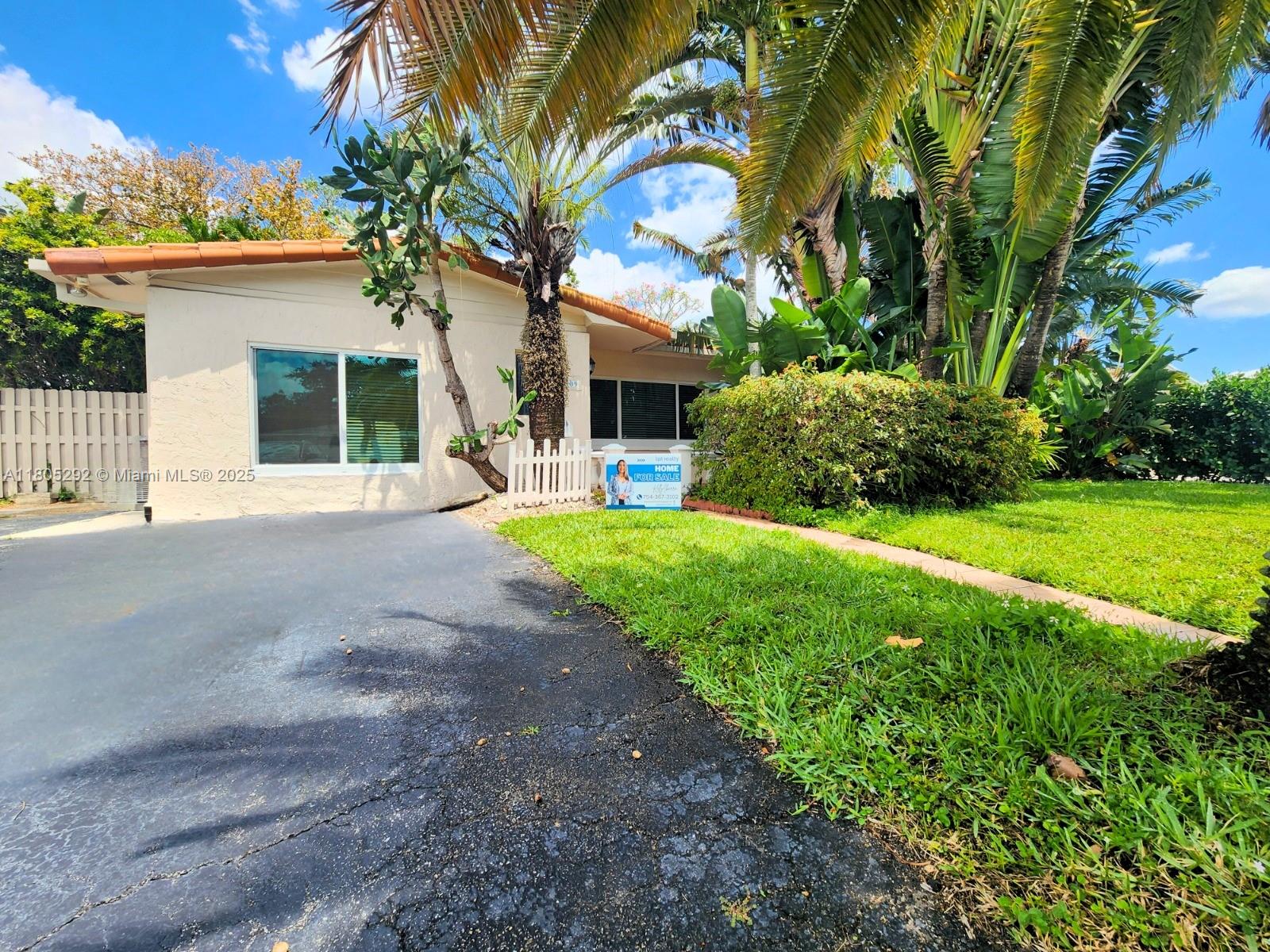 Rental Property at 7509 Arthur St, Hollywood, Broward County, Florida - Bedrooms: 3 
Bathrooms: 2  - $3,400 MO.