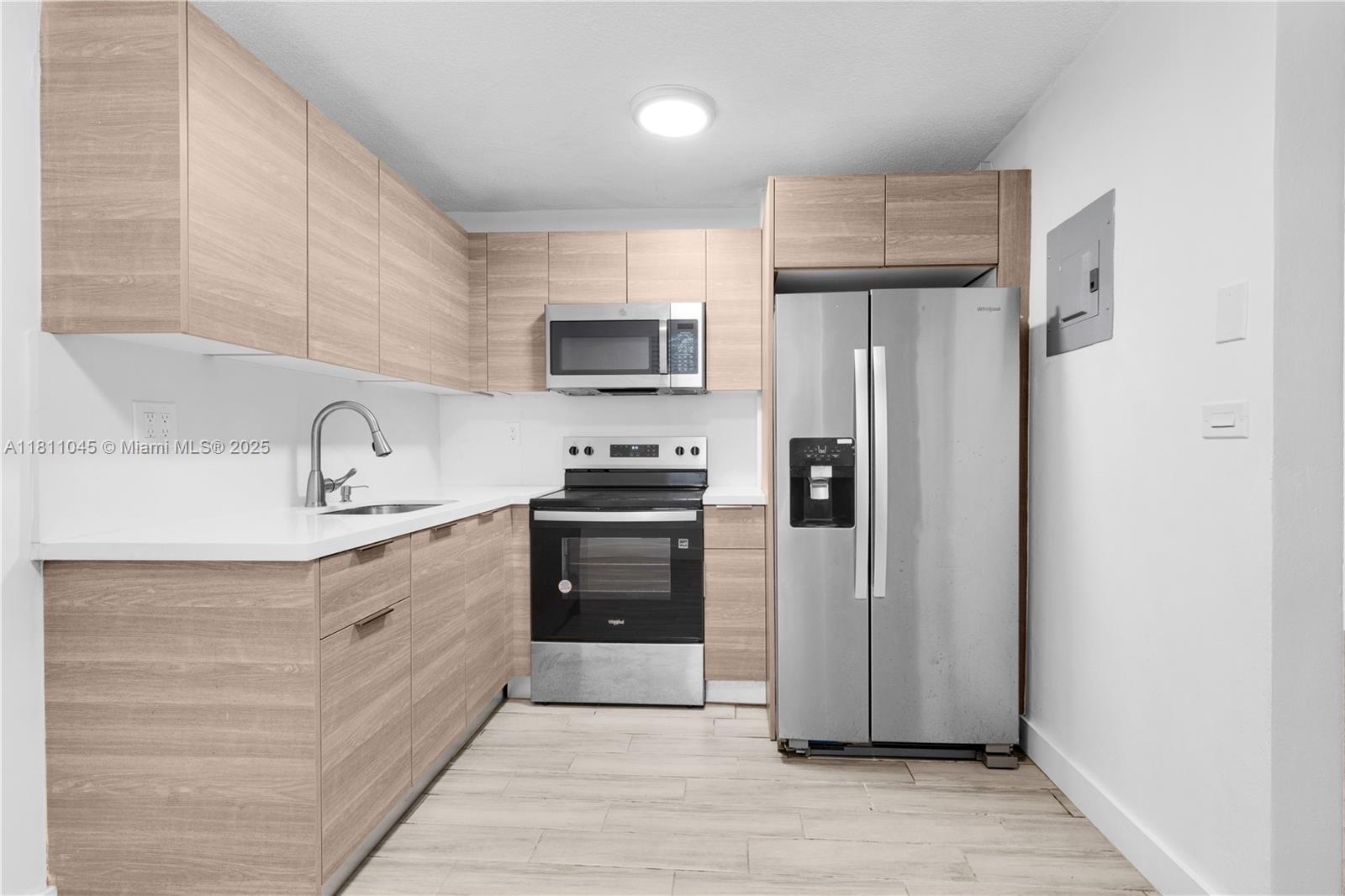 810 Salzedo St 21, Coral Gables, Broward County, Florida - 2 Bedrooms  
1 Bathrooms - 