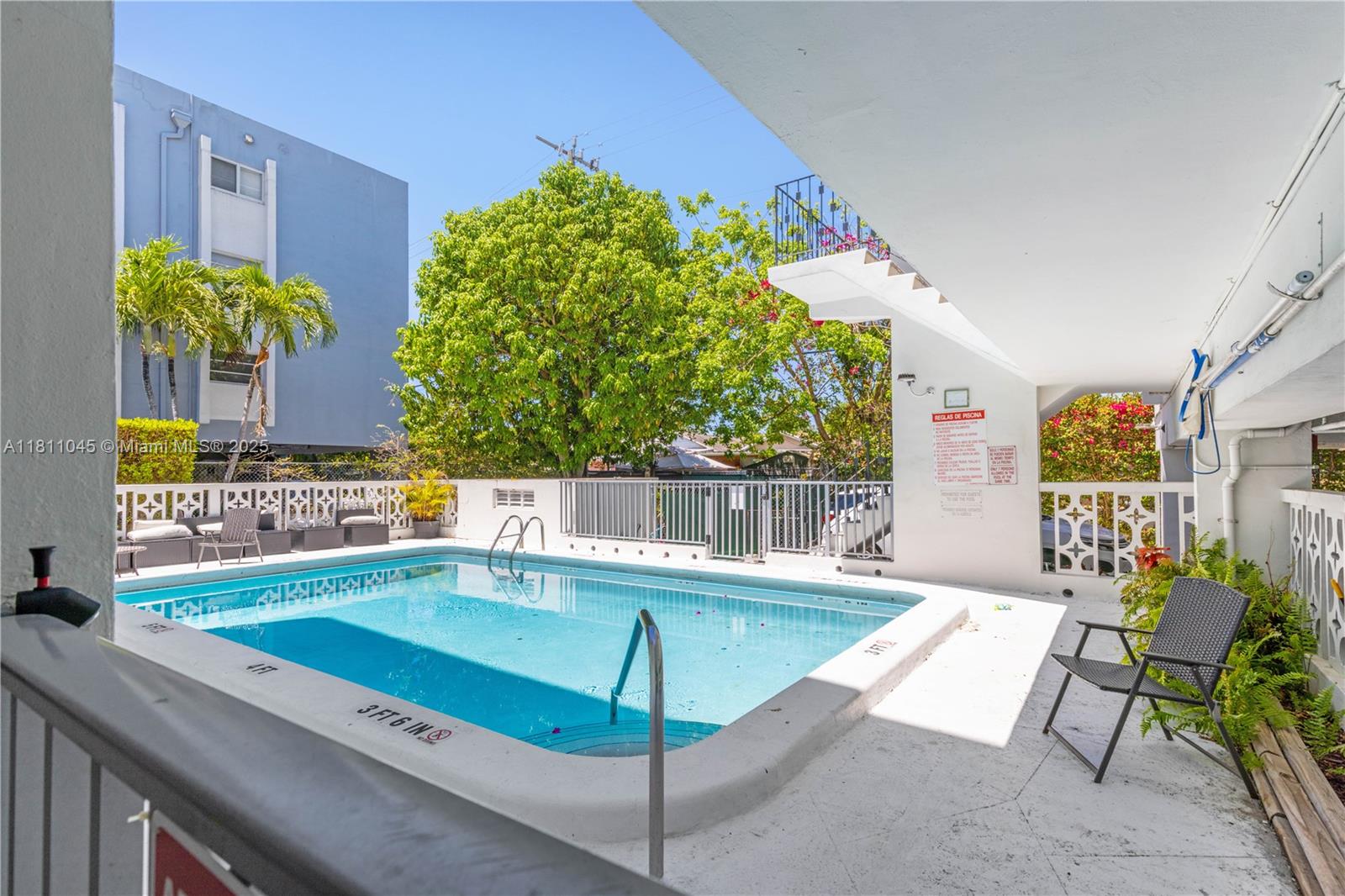 810 Salzedo St 21