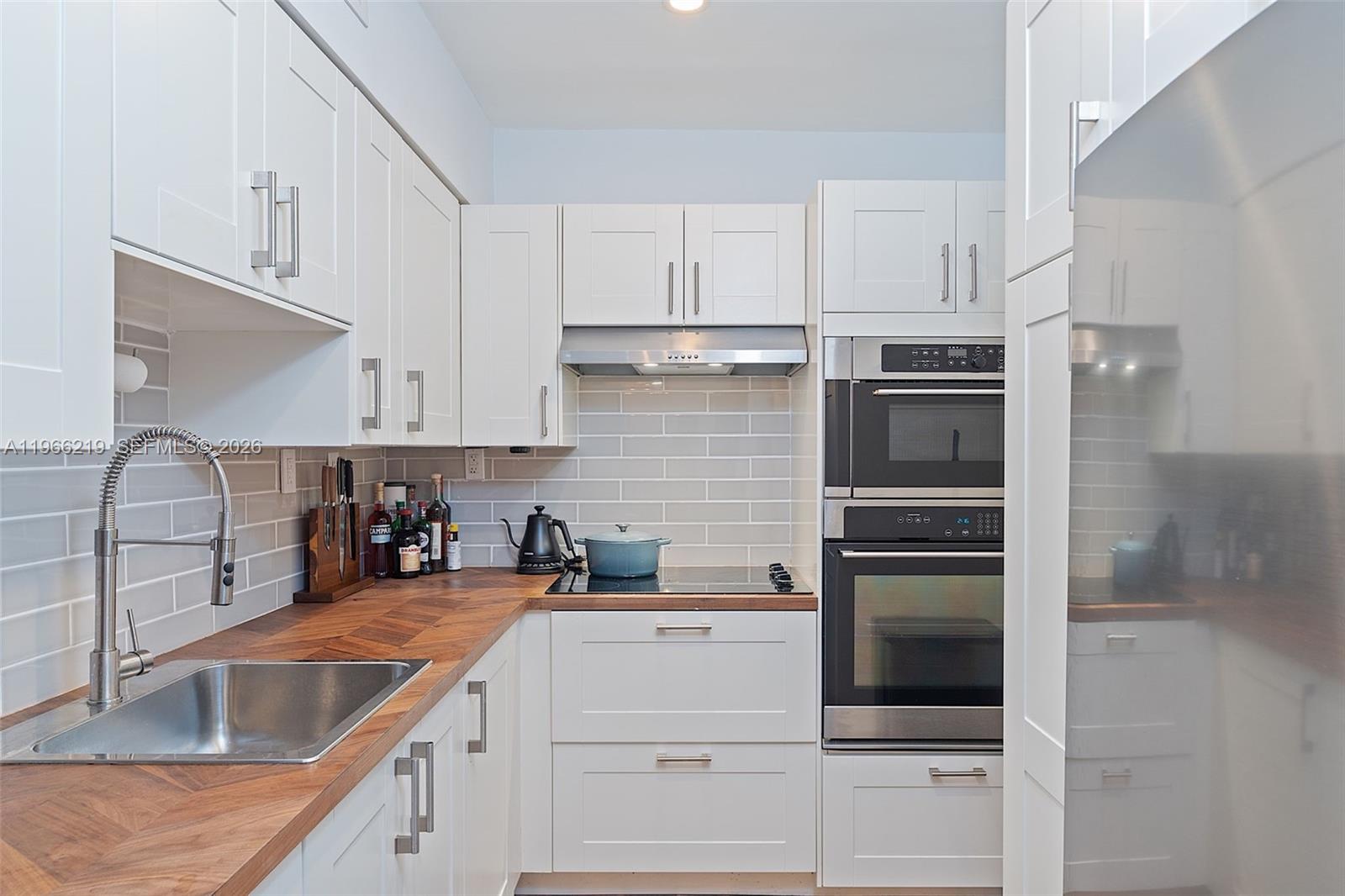 MIRADOR 1200 CONDO - Residential