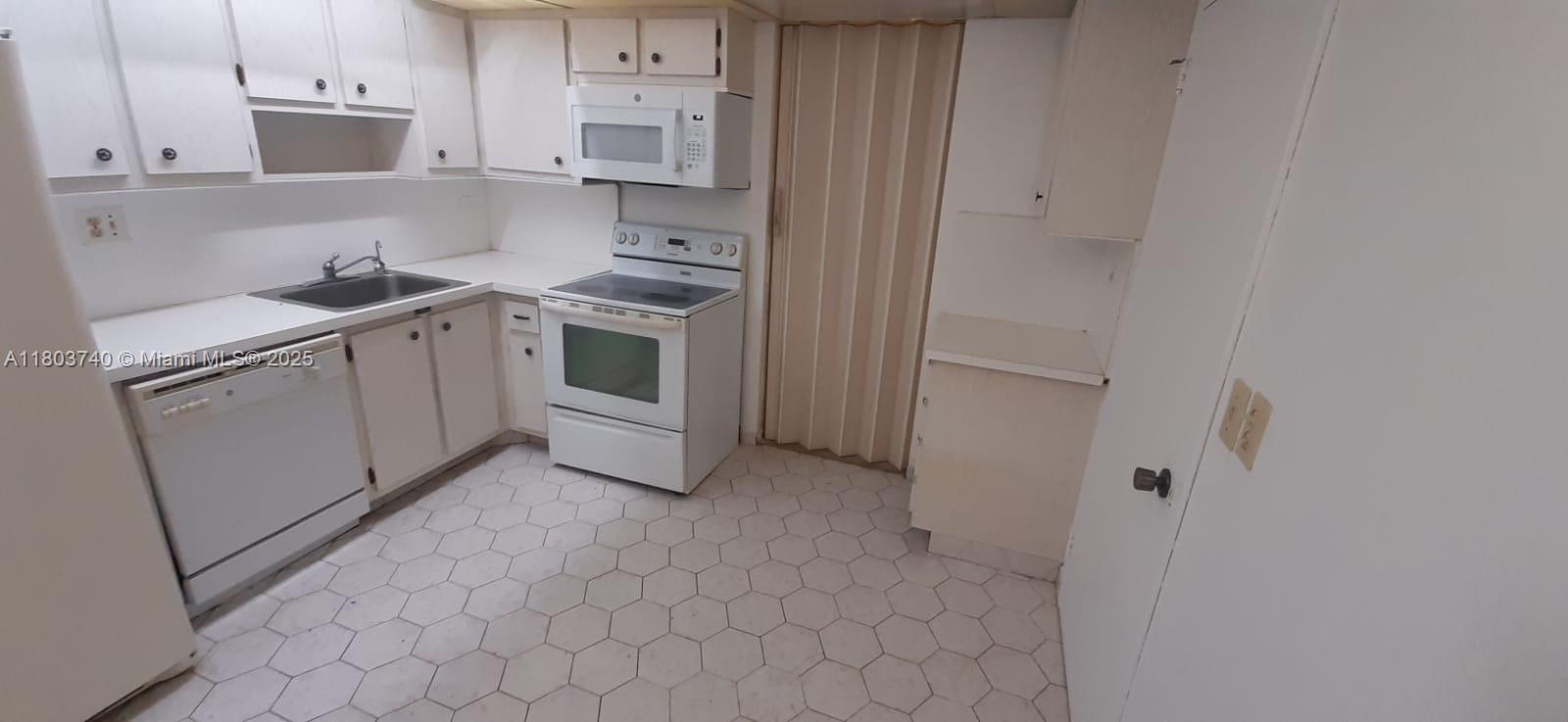 WINSTON TOWERS 200 - Residential