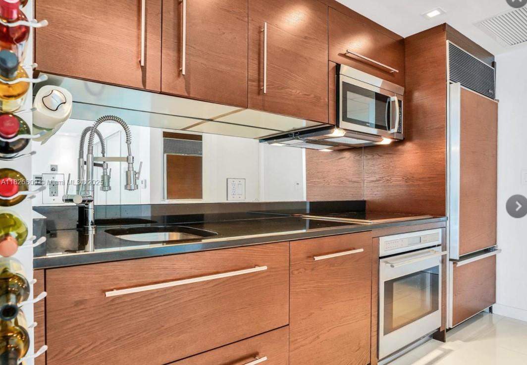 ICONBRICKELL CONDO NO 1 - Residential