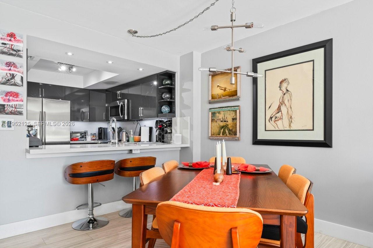 View photos, virtual tours, details... 1450 Lincoln Rd 307