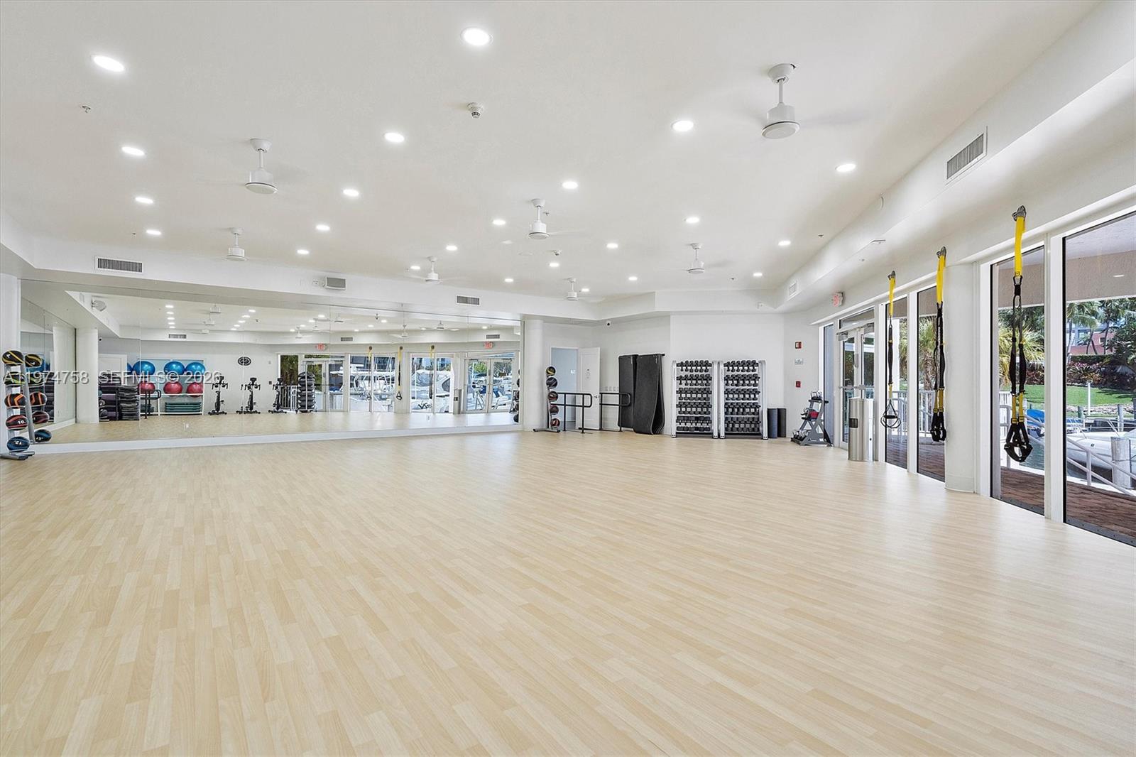 AVENTURA MARINA CONDO NUM - Residential