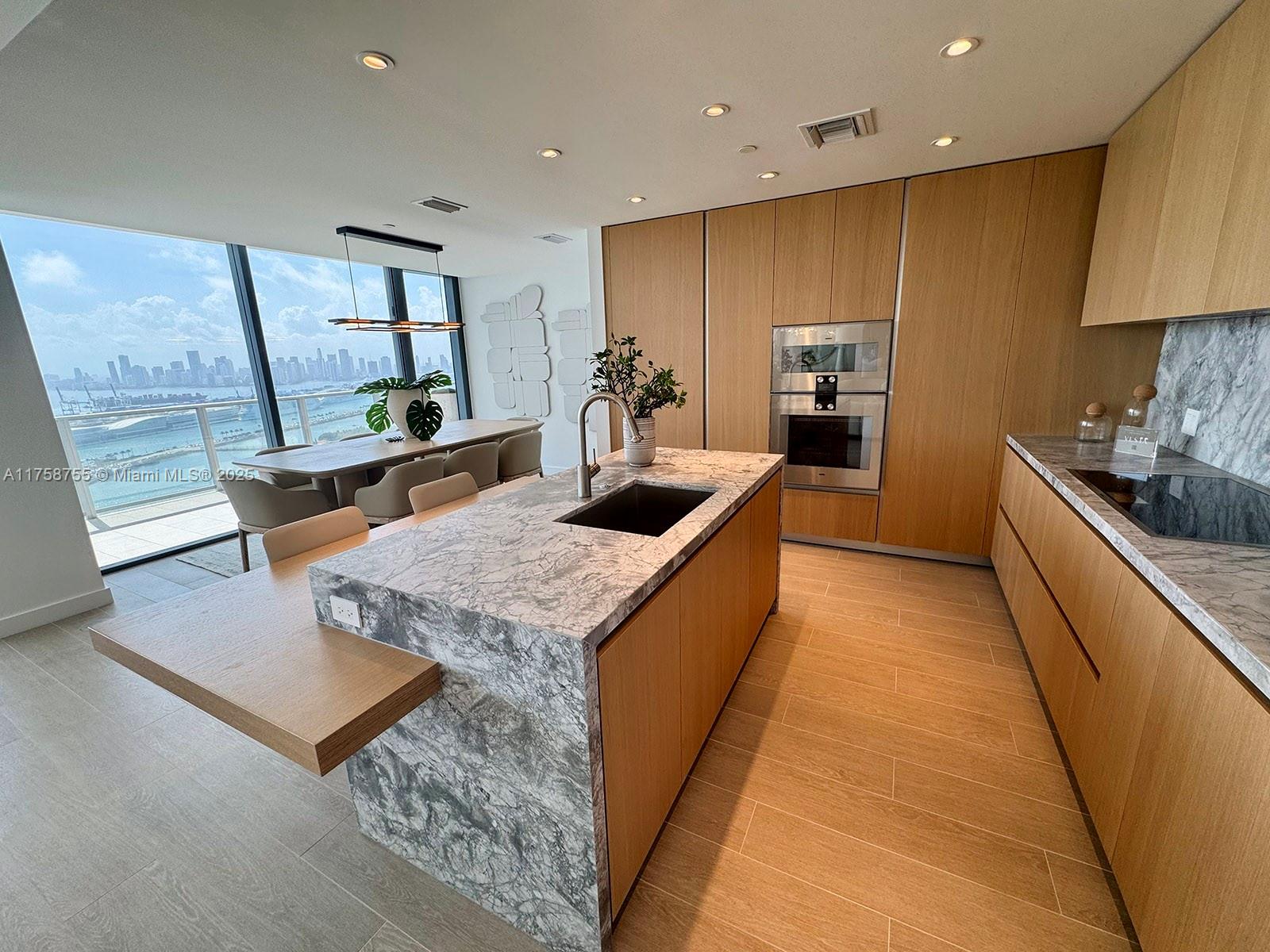 501 West Ave 4202