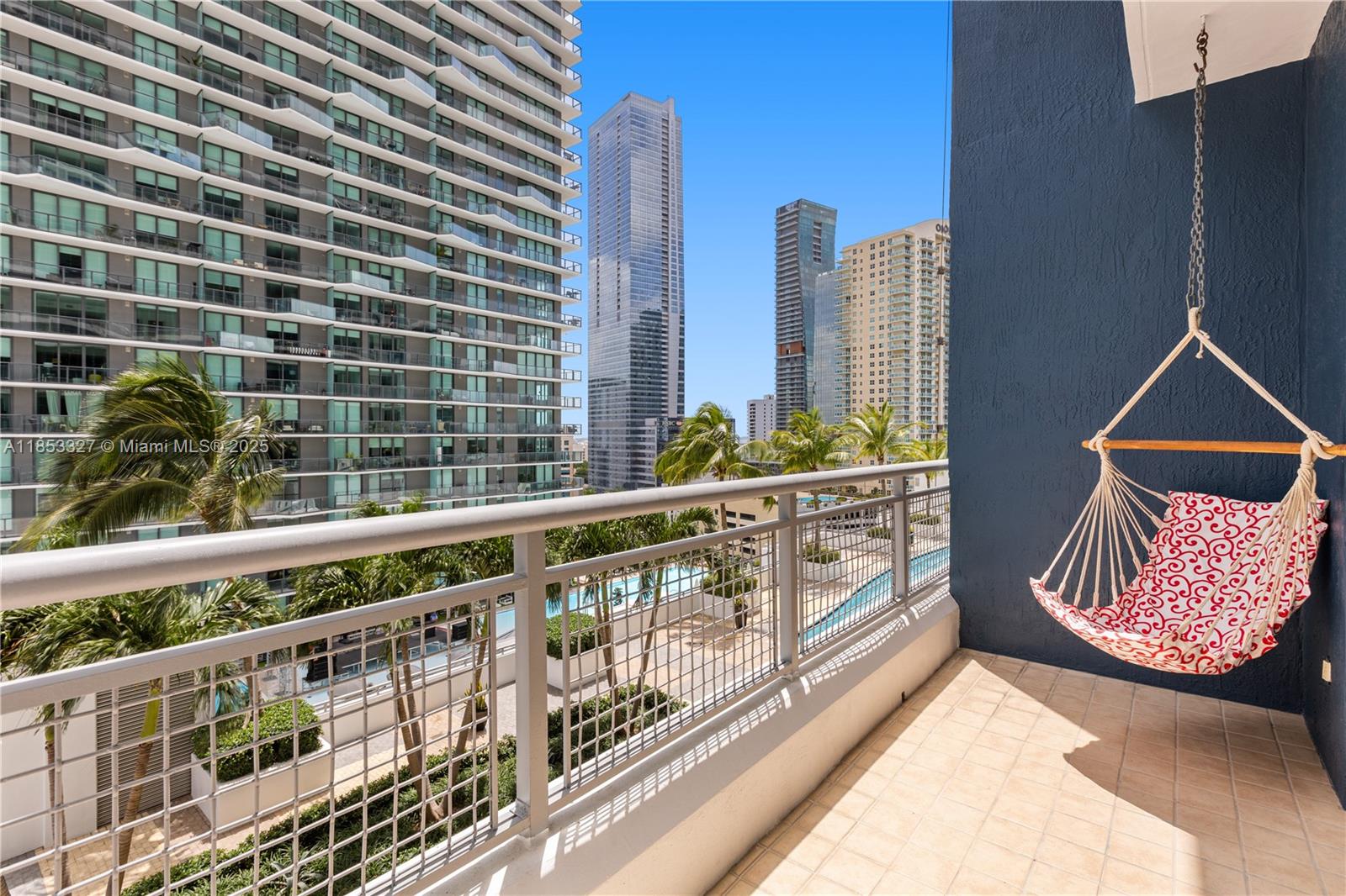 Beautiful 1 bedroom 1 1/2 bath loft style condo with view of the Brickell Skyline. Unit comes with Italian kitchen cabinets, stainless steel appliances, and granite countertops, along with top of the line bathroom and window treatments. Bldg amenities inc l: swimming pools, jacuzzi, fitness center, 24 hrs security, valet, and concierge. Centrally located within walking distance to Mary Brickell Village, SoBe, Key Biscayne, Grove, Gables Design District, and Airport.