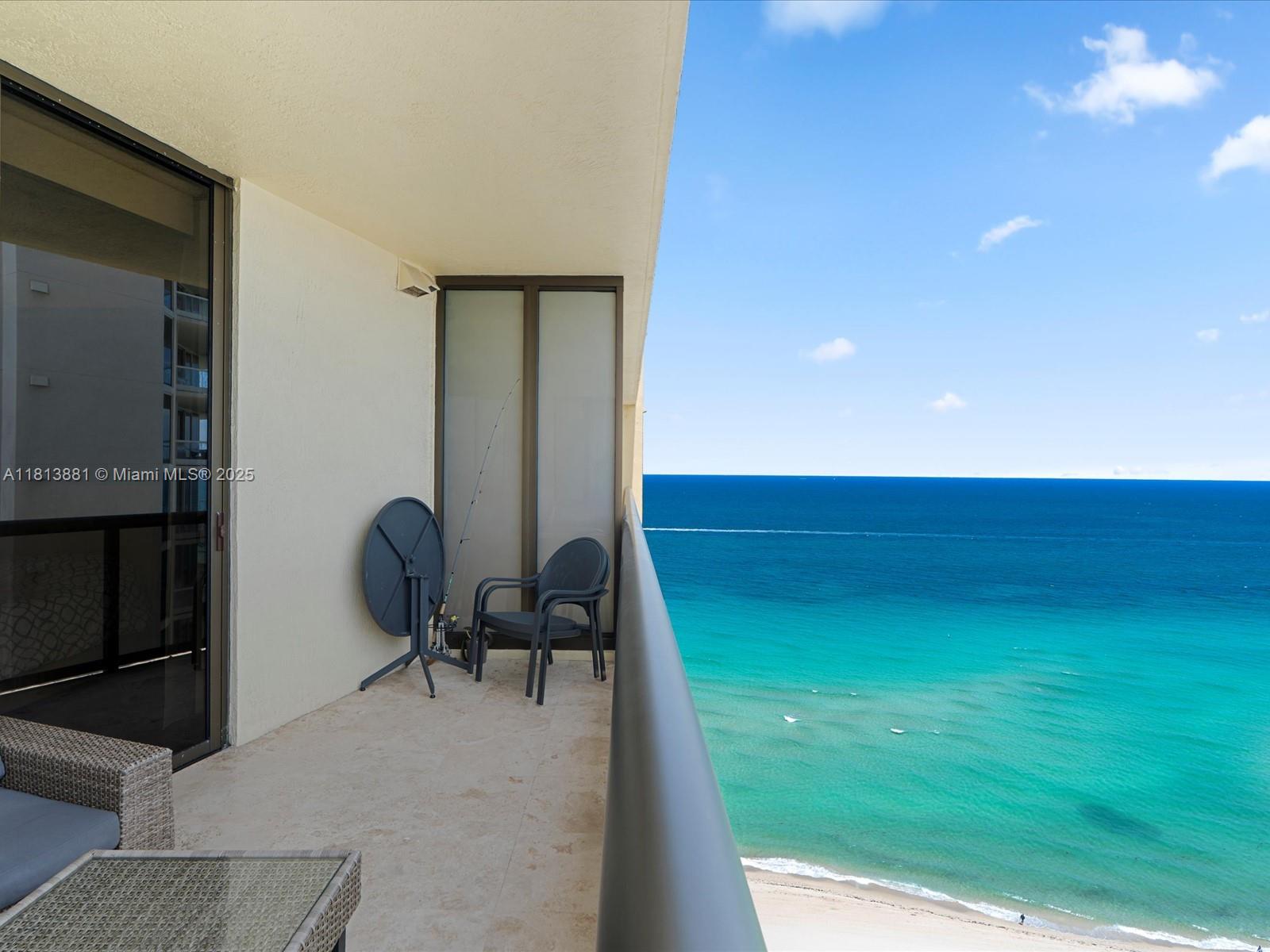 SAYAN CONDO - Residential