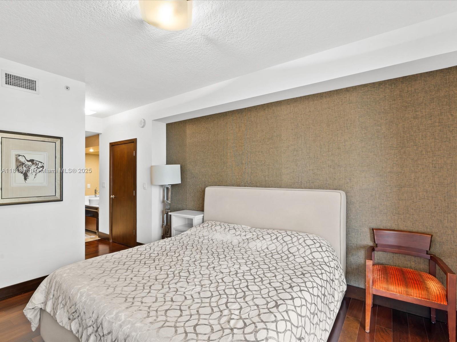 SAYAN CONDO - Residential