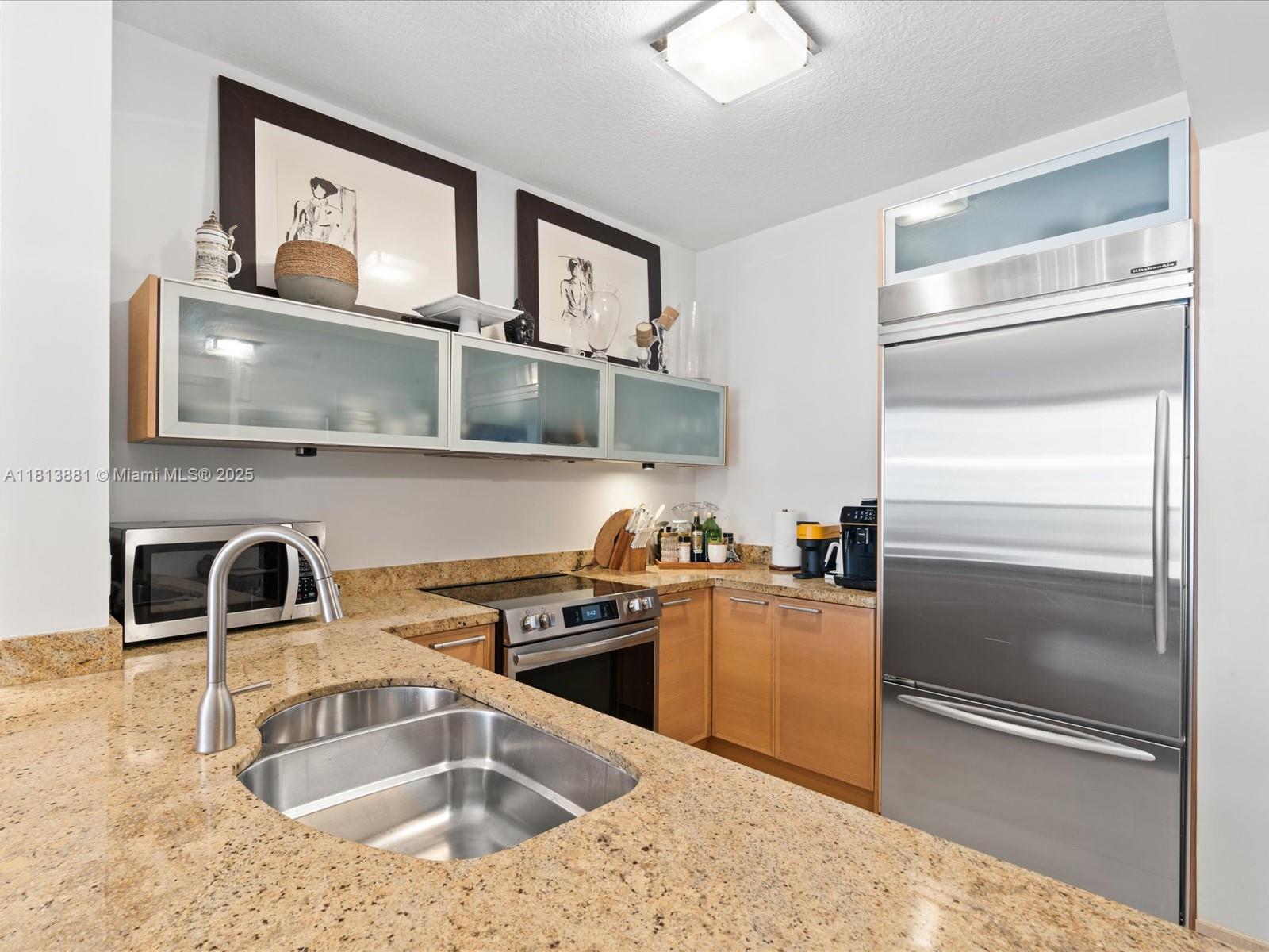 SAYAN CONDO - Residential