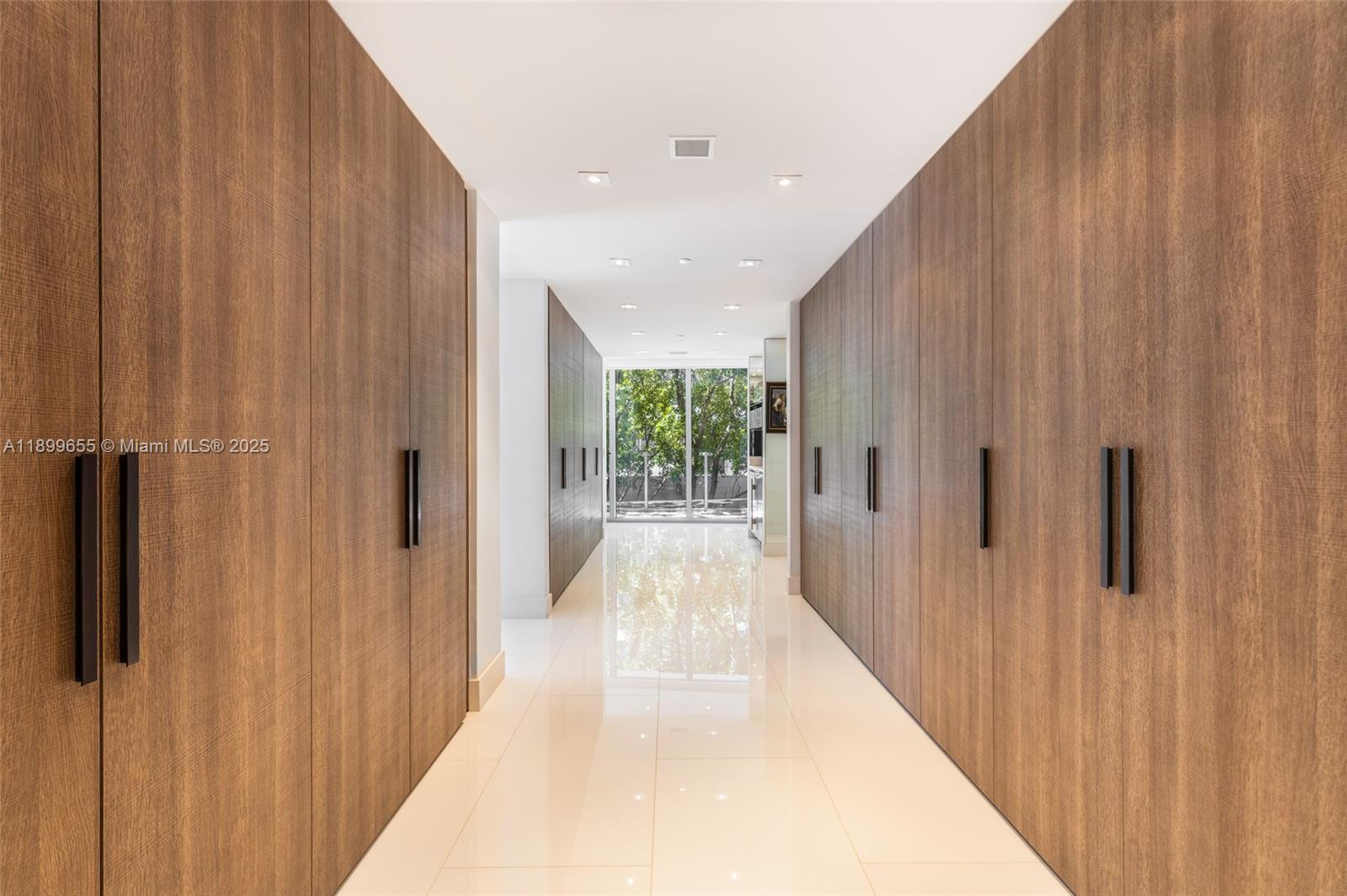 ONE OCEAN CONDO - Residential