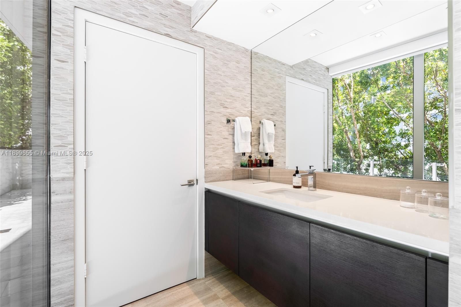 ONE OCEAN CONDO - Residential