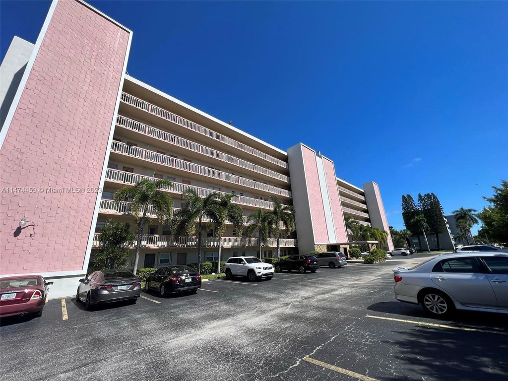 Photo of 901 NE 14th Ave #404, Hallandale Beach, FL 33009 (MLS # A11474459)