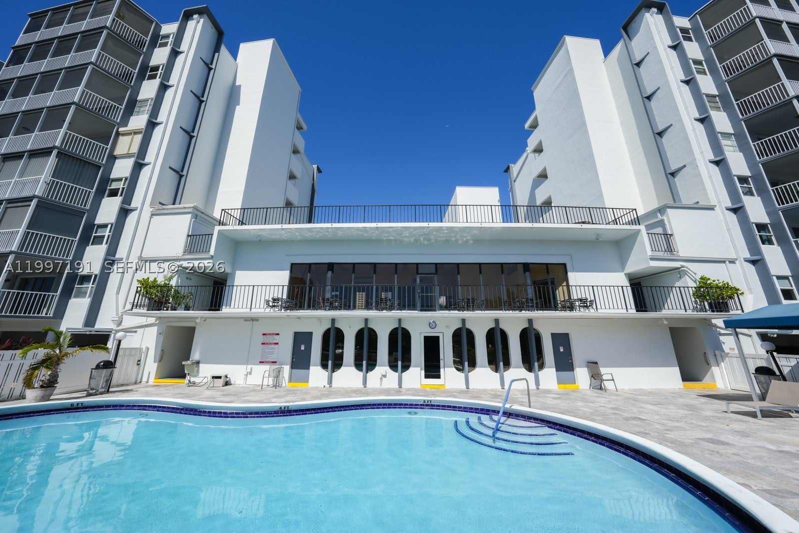 200 Diplomat Pkwy 827, Hallandale Beach FL 33009