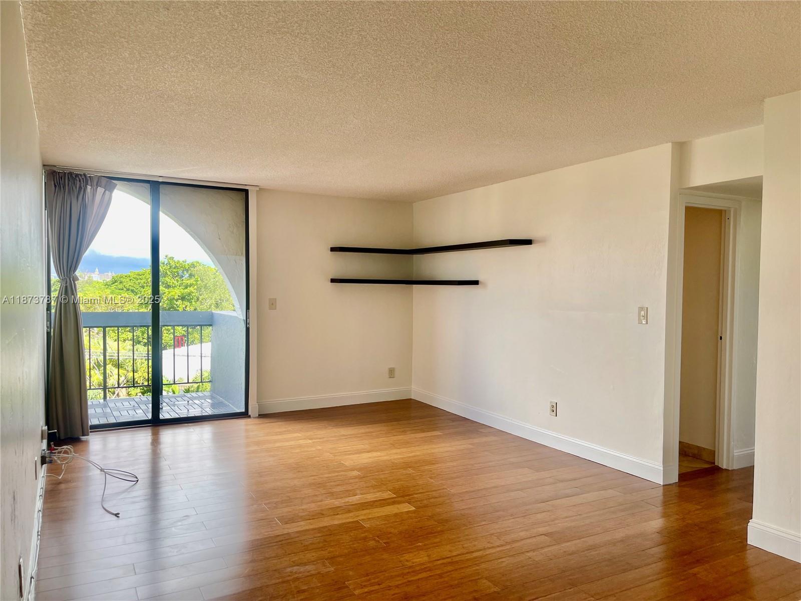 2715 Tigertail Ave 604