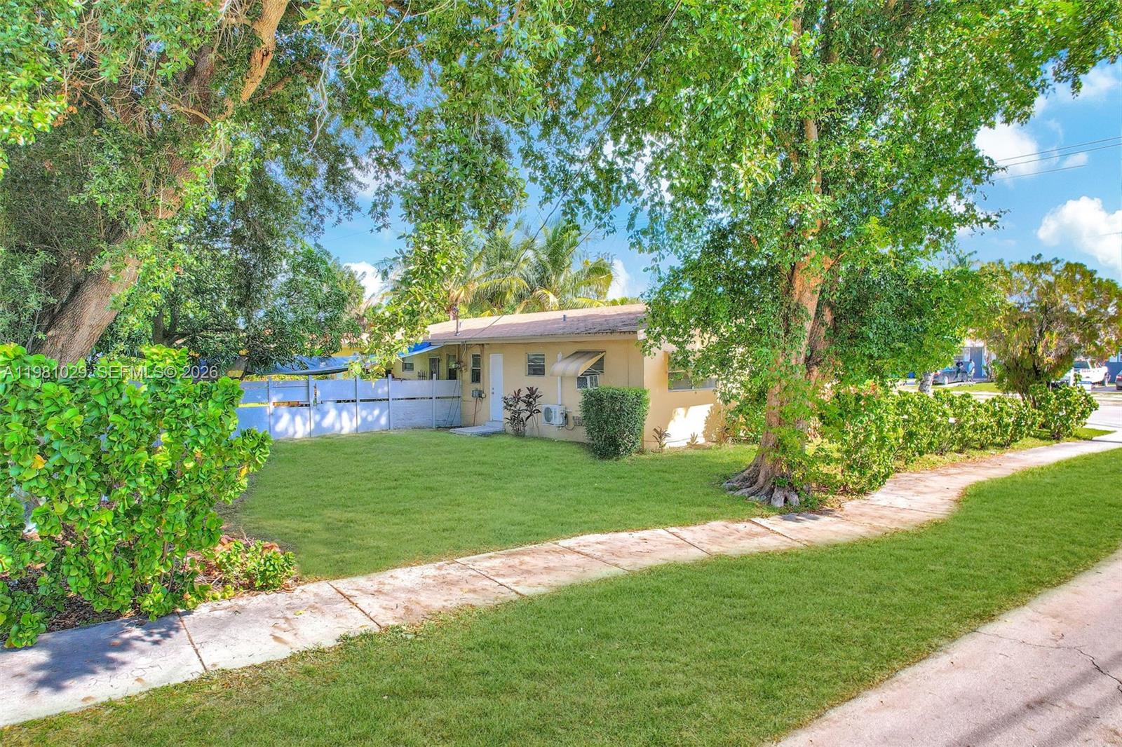 ARCH CREEKS ESTATES - Residential Lease