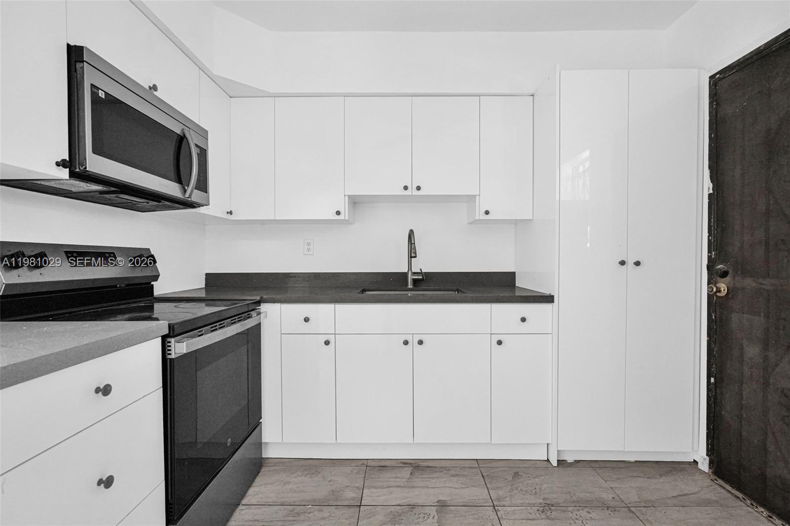 ARCH CREEKS ESTATES - Residential Lease