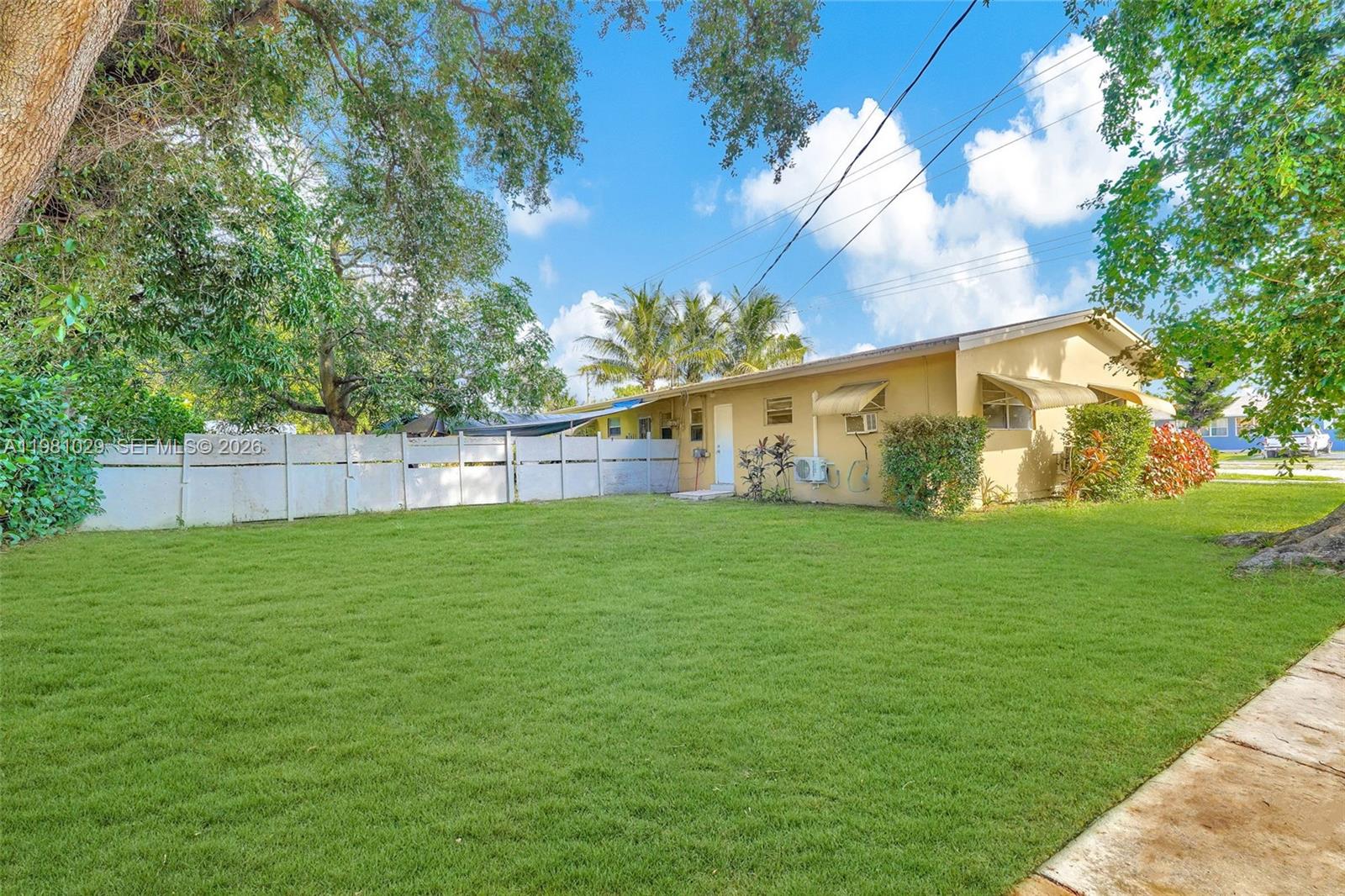 ARCH CREEKS ESTATES - Residential Lease