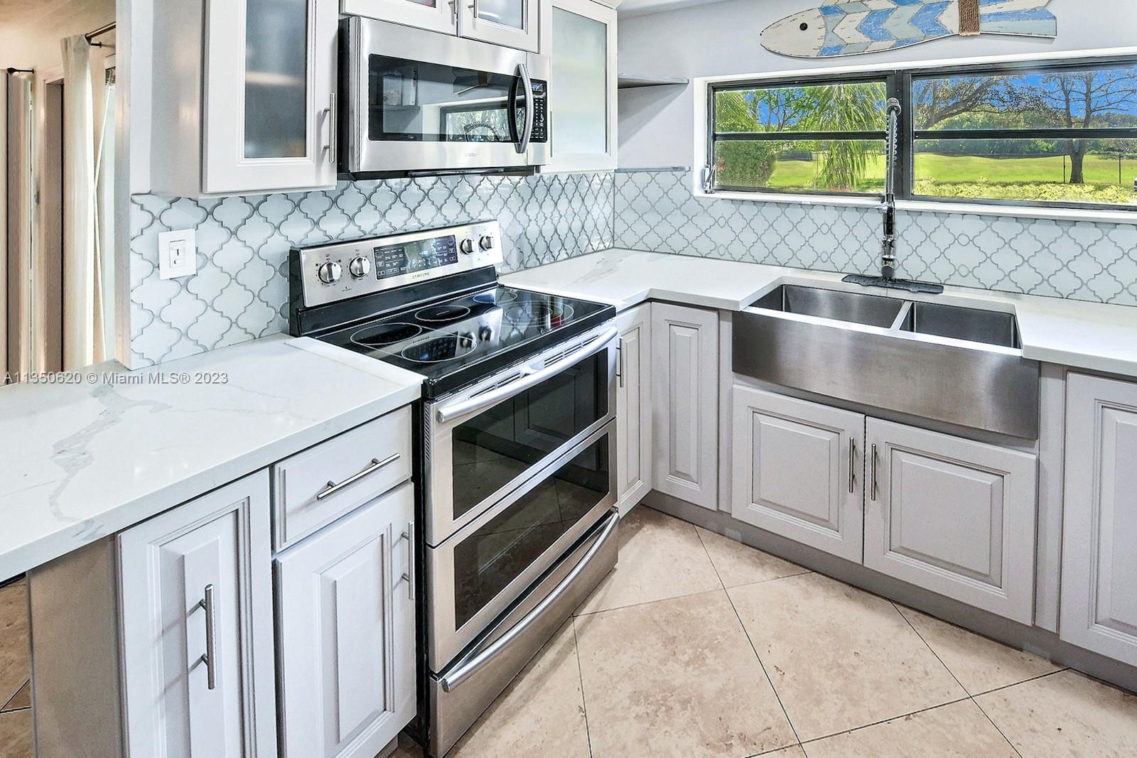 LAUDERDALE GOLF ESTATES - Residential