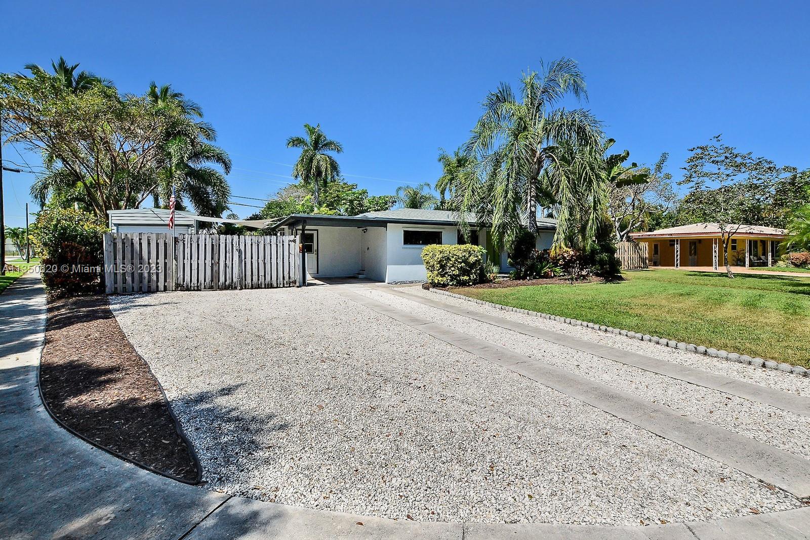 LAUDERDALE GOLF ESTATES - Residential