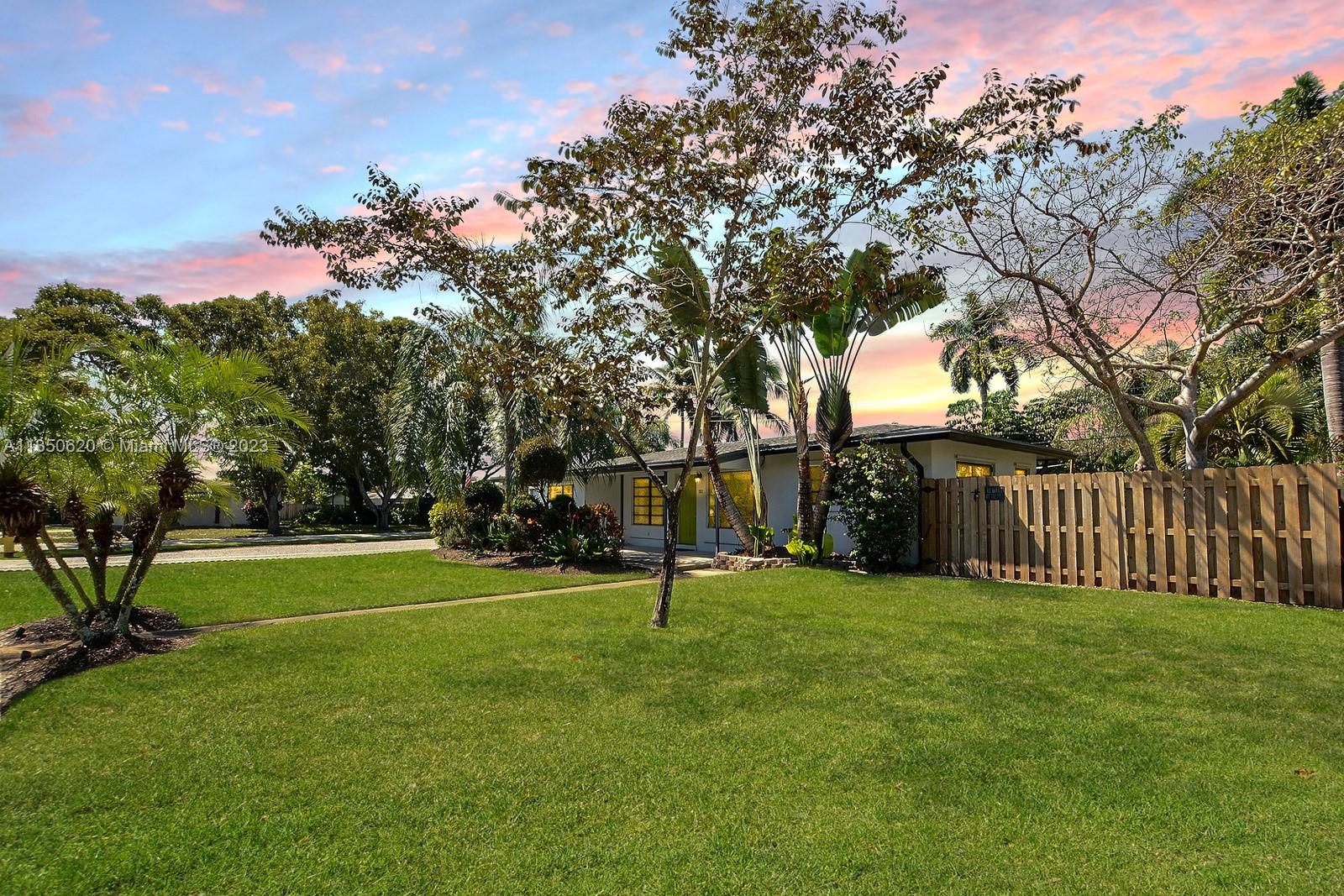 LAUDERDALE GOLF ESTATES - Residential