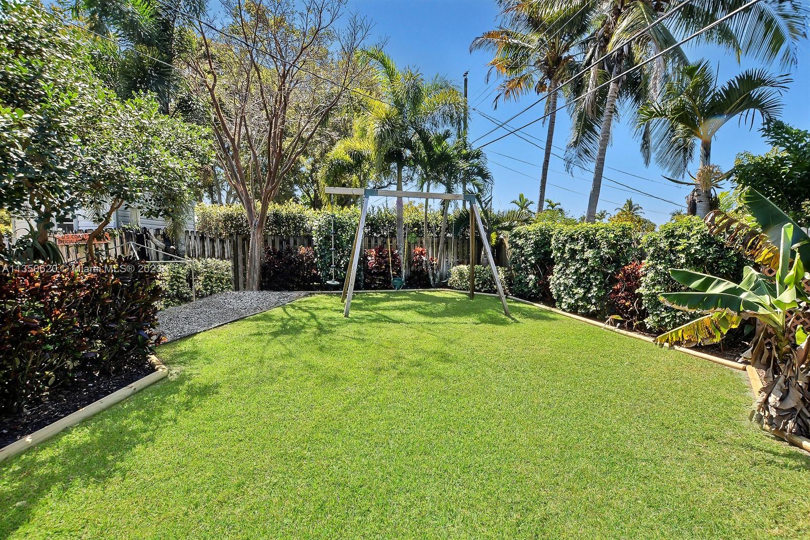 LAUDERDALE GOLF ESTATES - Residential