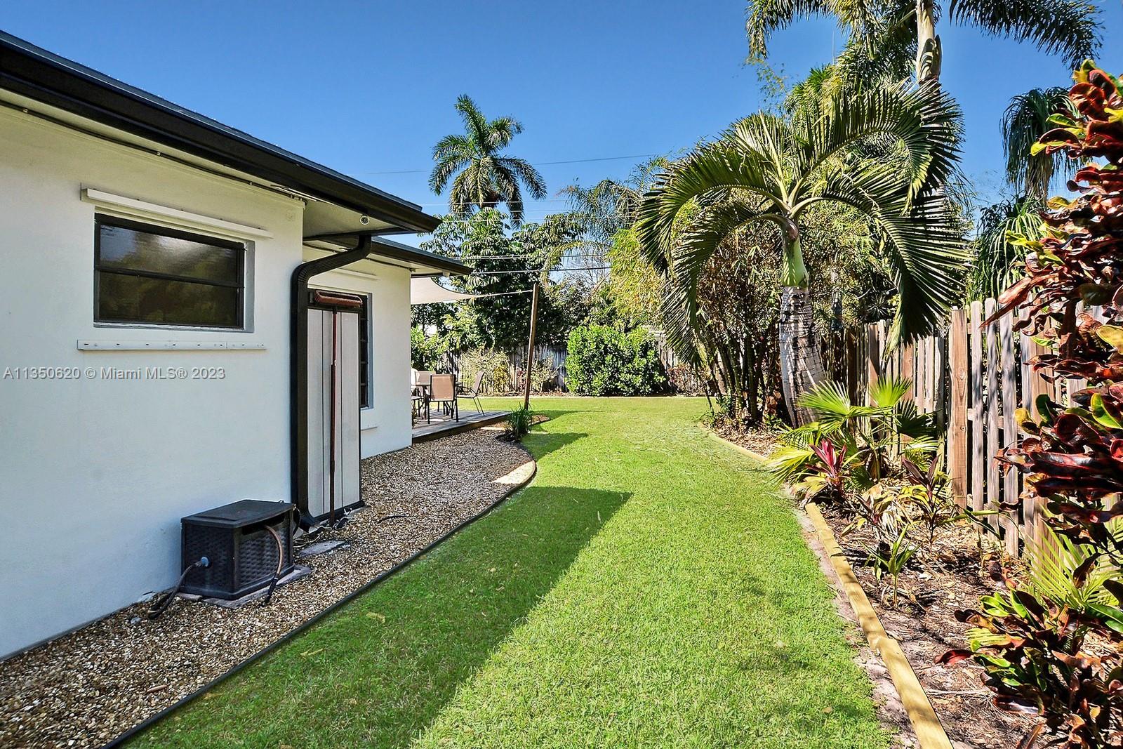 LAUDERDALE GOLF ESTATES - Residential