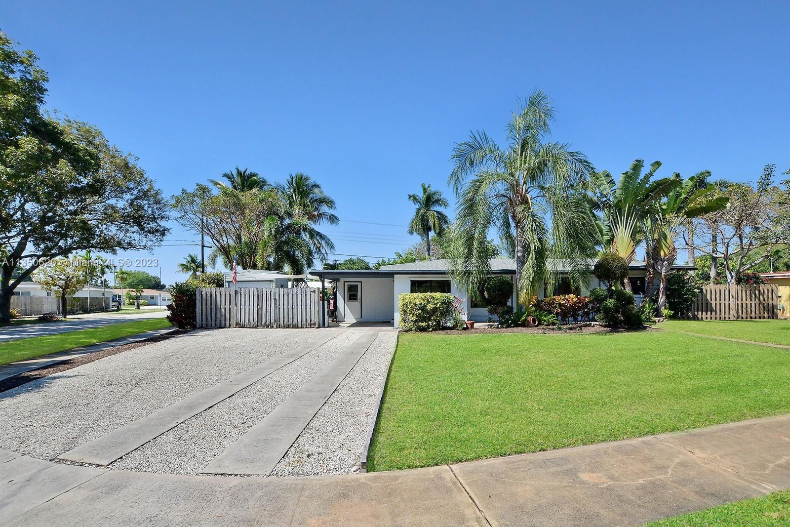 LAUDERDALE GOLF ESTATES - Residential