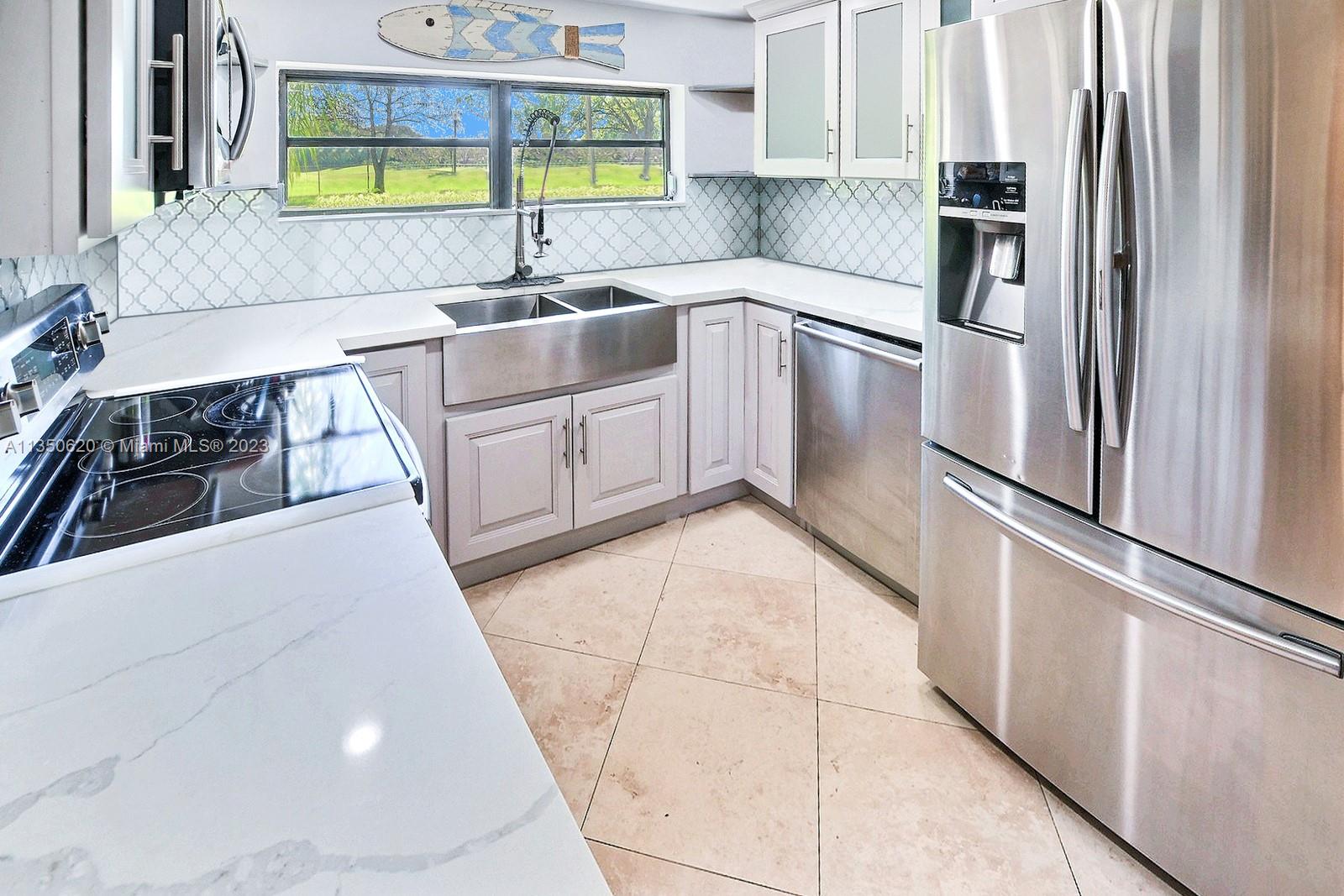 LAUDERDALE GOLF ESTATES - Residential