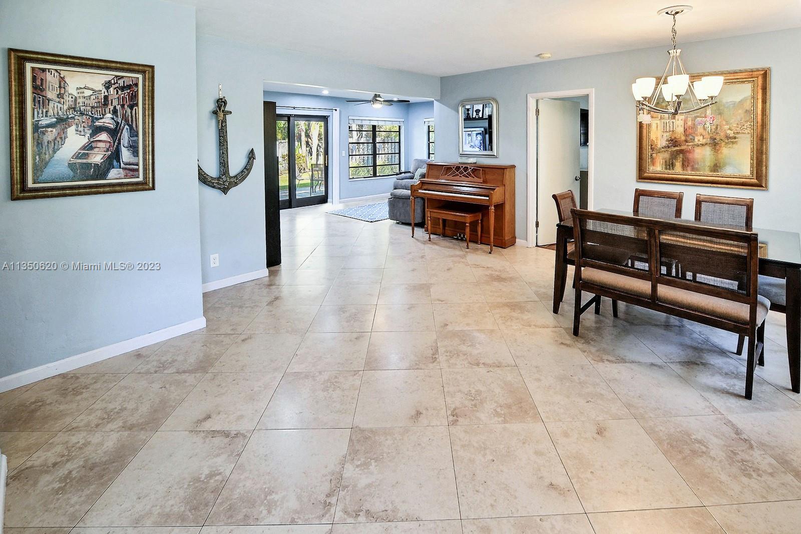 LAUDERDALE GOLF ESTATES - Residential