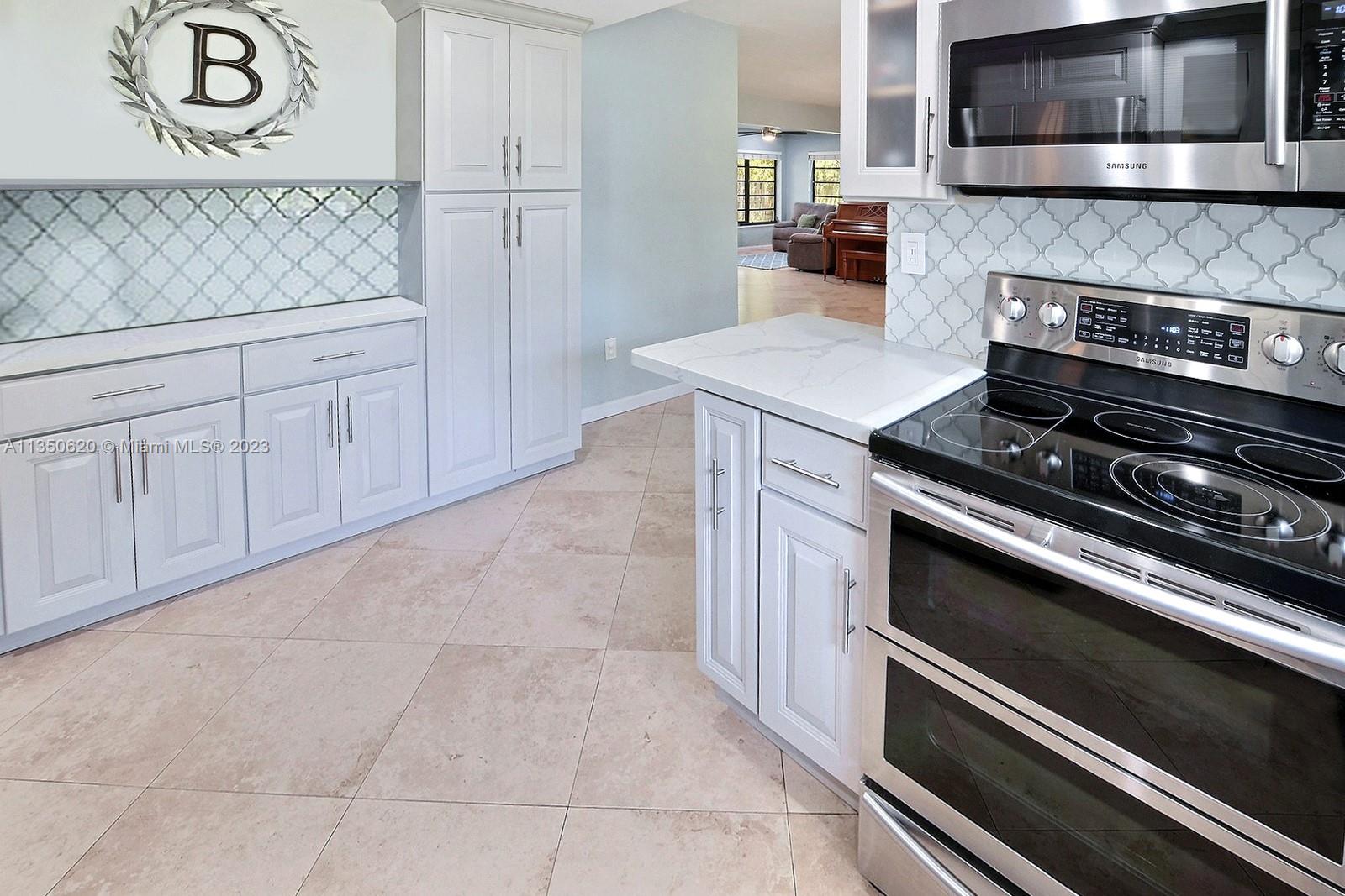 LAUDERDALE GOLF ESTATES - Residential