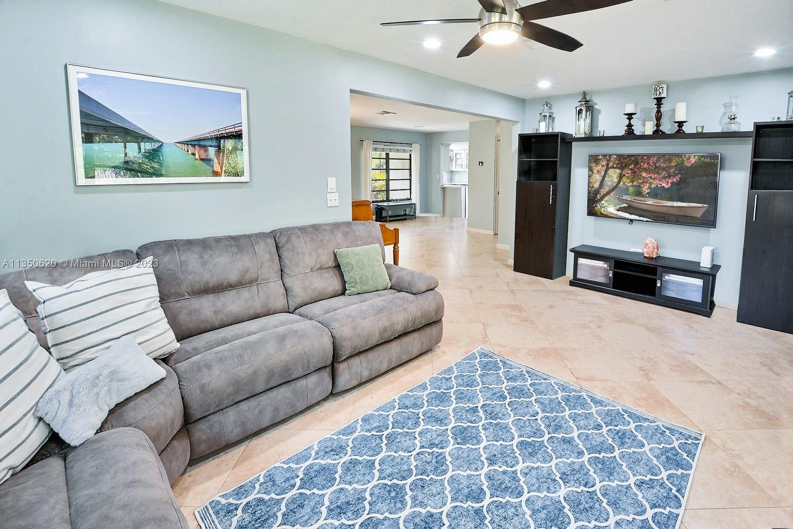 LAUDERDALE GOLF ESTATES - Residential