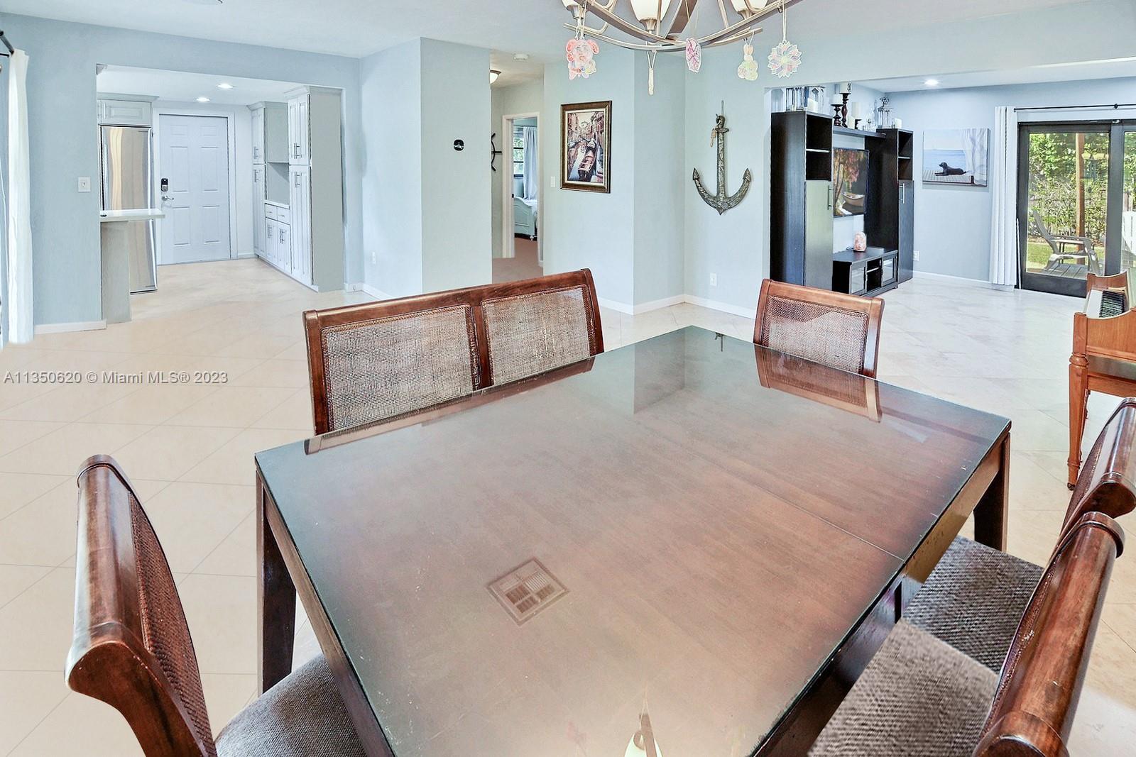 LAUDERDALE GOLF ESTATES - Residential