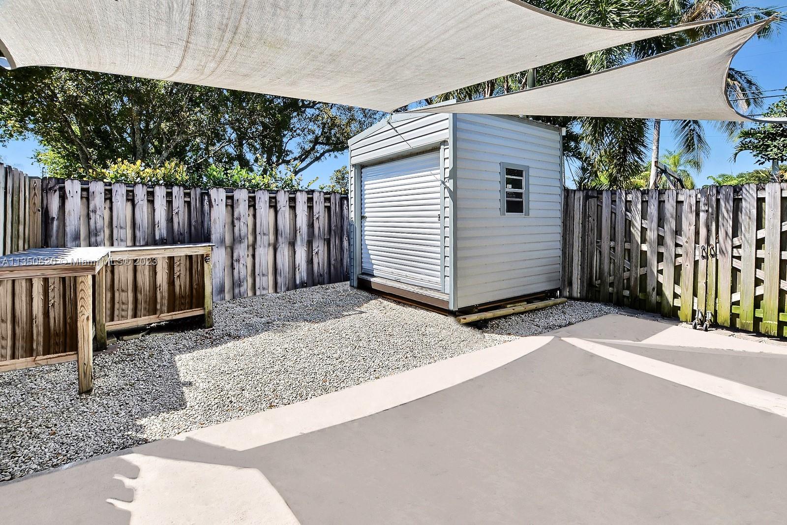 LAUDERDALE GOLF ESTATES - Residential