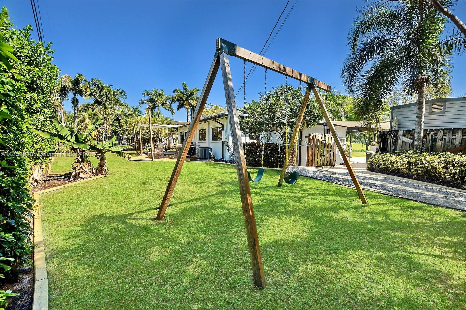 LAUDERDALE GOLF ESTATES - Residential