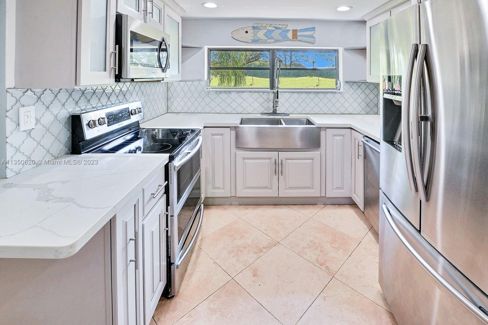 LAUDERDALE GOLF ESTATES - Residential