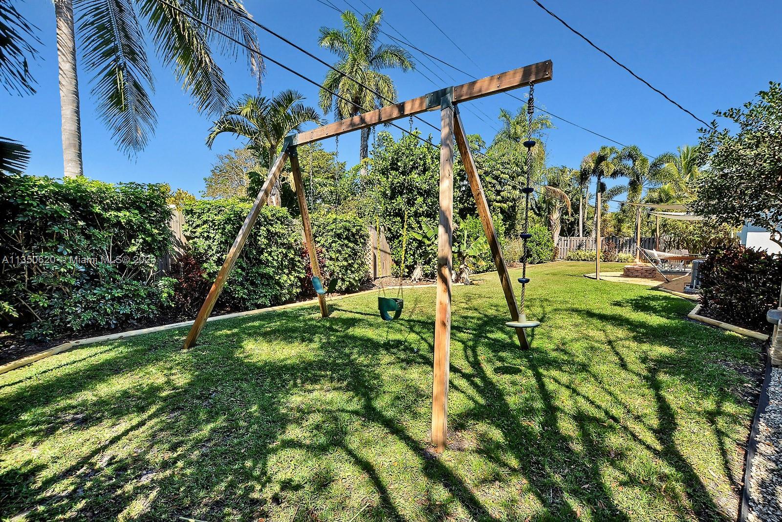 LAUDERDALE GOLF ESTATES - Residential